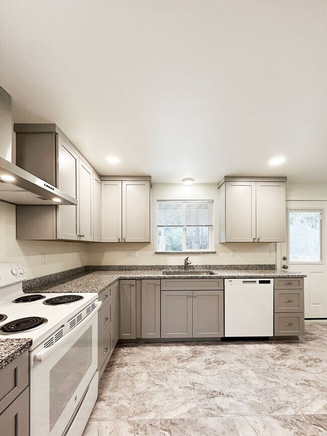 Building Photo - 4bd/2.5ba Seattle Home