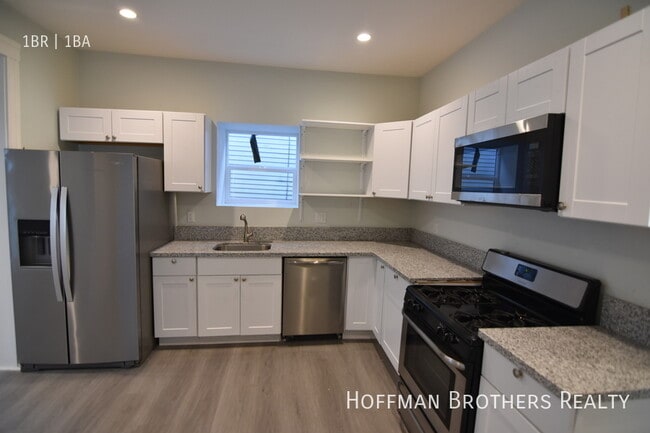 Building Photo - 1336 S Catalina St