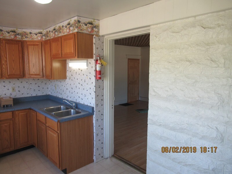 Primary Photo - 624 E 8th St
