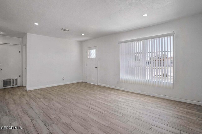 Building Photo - 5021 Tetons Dr