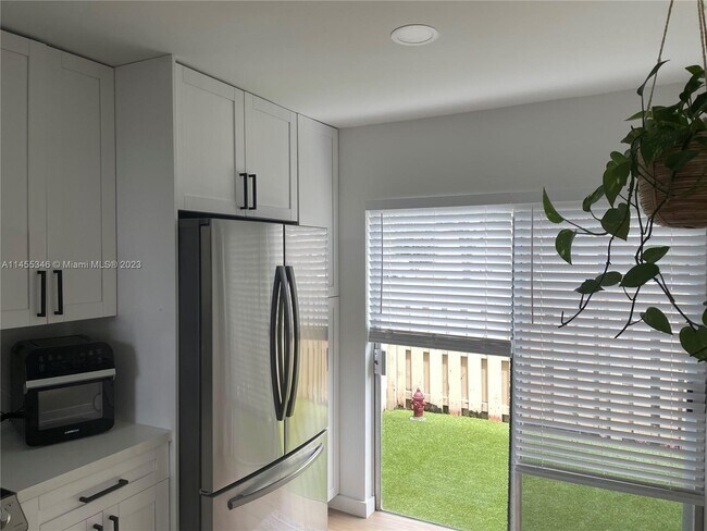 Foto del edificio - 10700 NW 30th Pl