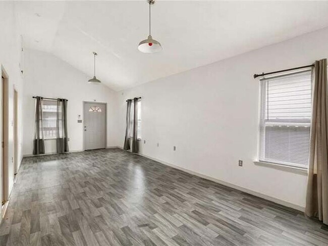Building Photo - Modern 3BR/2BA Home in Hoffman Triangle