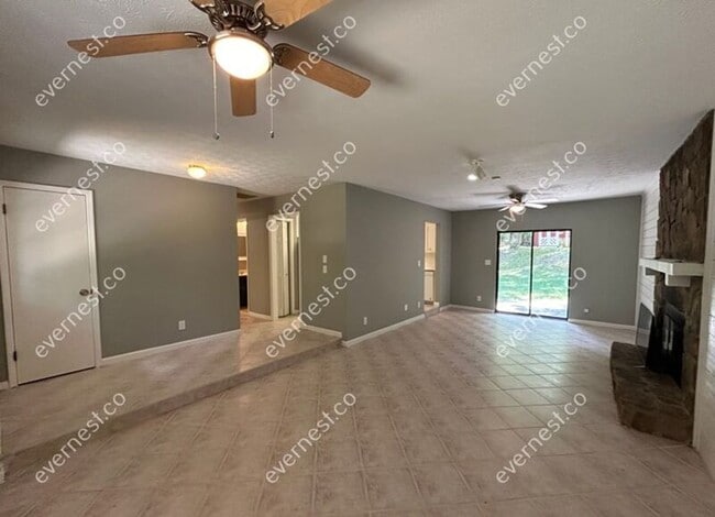 Building Photo - 2885 Webb Rd