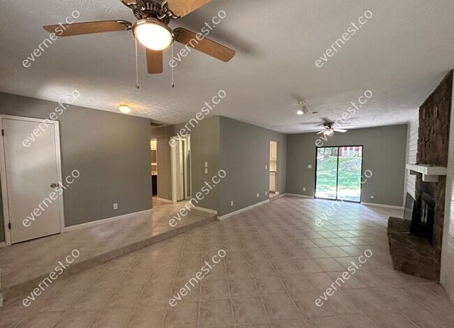 Foto del edificio - 2885 Webb Rd