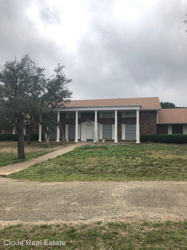 Primary Photo - 4 br, 4 bath House - 2360 E STAGECOACH RD