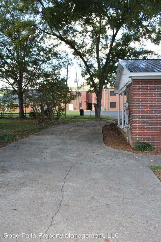 Building Photo - 3 br, 1.5 bath House - 1109 Meadowbrook Drive