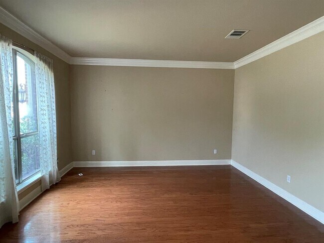 Building Photo - 3001 Lombardi Way