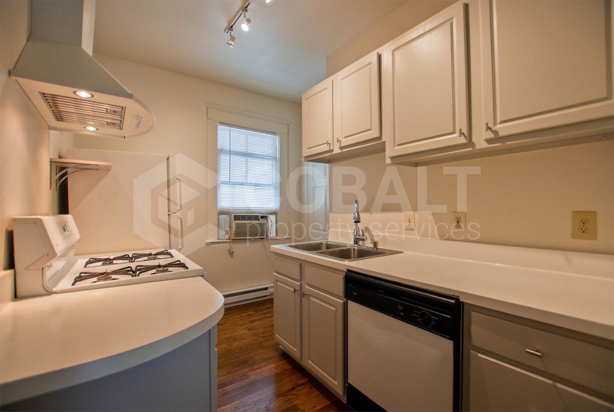 Foto principal - 883 Monroe Dr NE