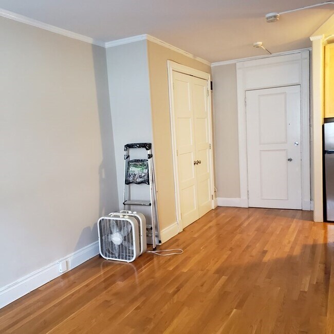 Building Photo - 21 Beacon St