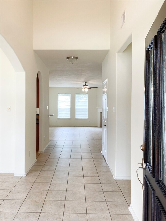 Building Photo - 6223 Summerfield Glade Ln