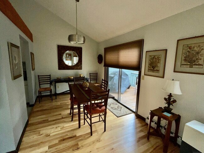Building Photo - 260 Cliffside Dr