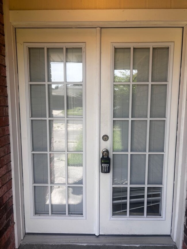 Building Photo - 2 Bedroom 2 Bathroom NOW Available!!