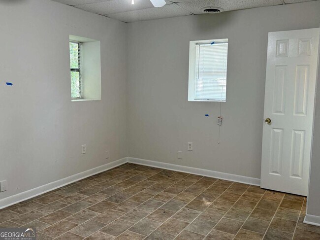 Foto del edificio - 8439 Lake Dr