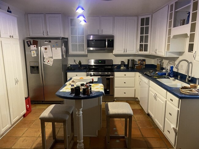 Building Photo - 2101 Ridgeview Pl