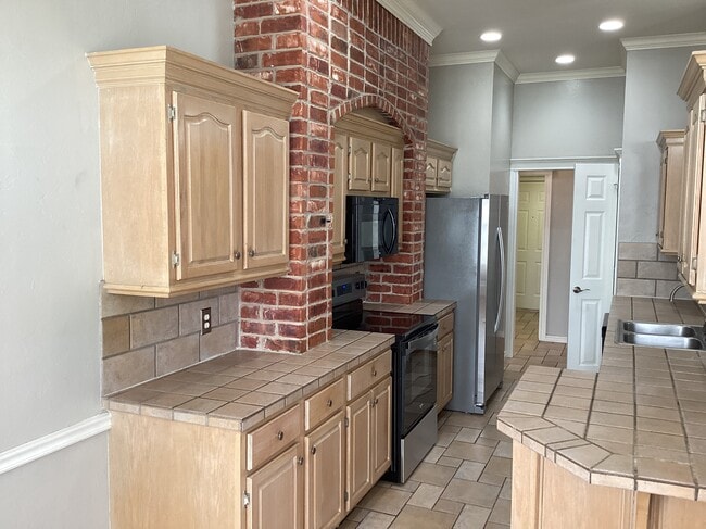 Building Photo - 17533 Zinc Dr