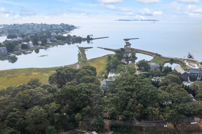 Foto del edificio - 52 Shorehaven Rd