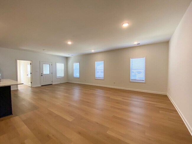 Foto del edificio - 4 bedroom, 2 bathroom near Brighton Middle...