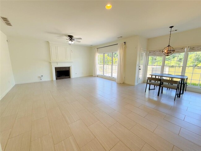Building Photo - 3730 Longlake Dr