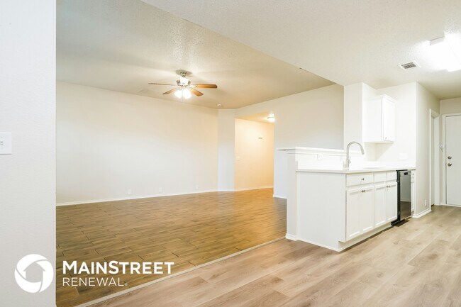 Building Photo - 111 Oakhurst Dr