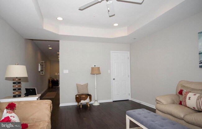 Building Photo - 1718 Marshall St