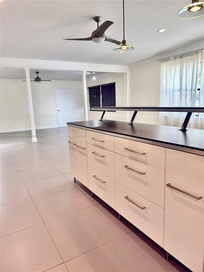 Foto del edificio - 12805 NE 11th Ct