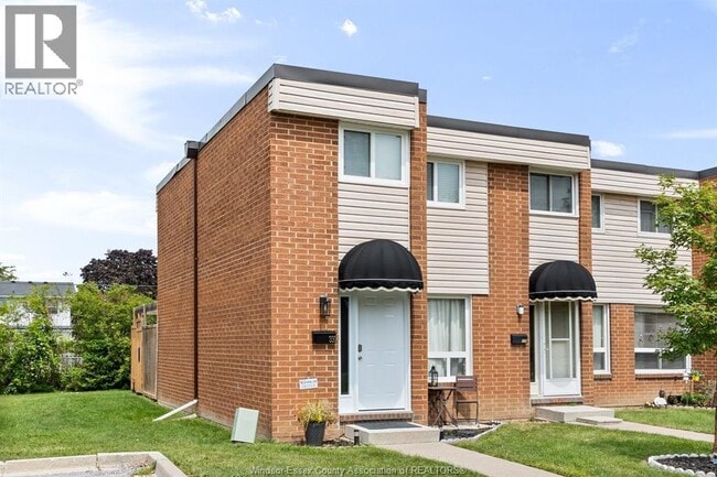 Building Photo - 330 Fryer St