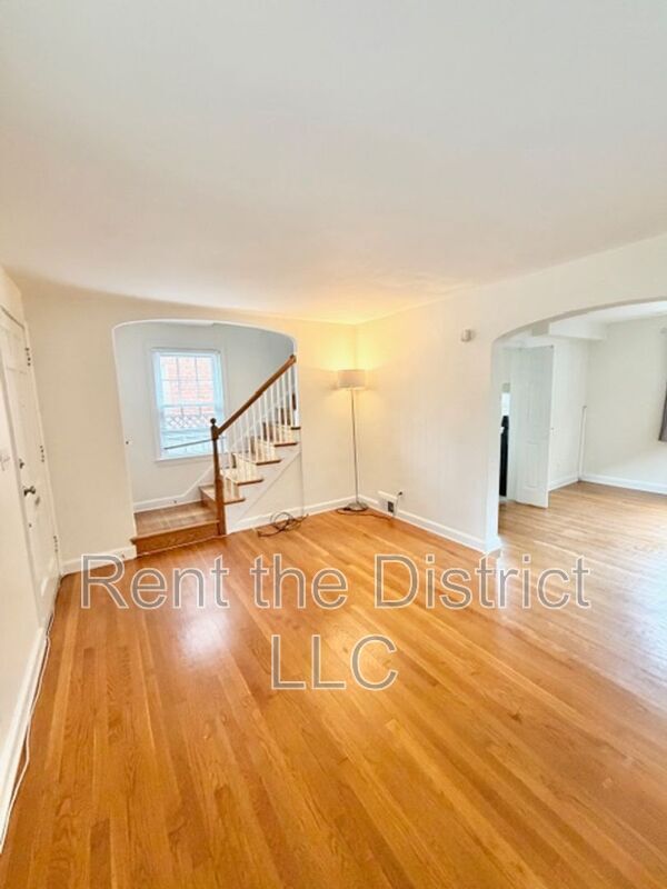 Foto del edificio - 3517 Alton Pl NW