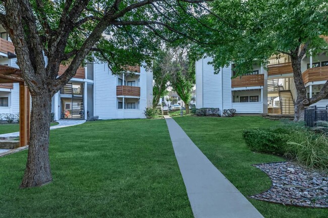 Building Photo - The Admiral Apartments