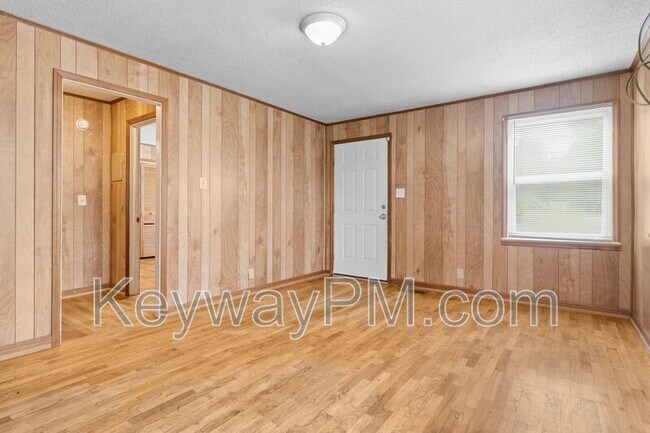 Foto del edificio - 3137 Lake Forest Dr