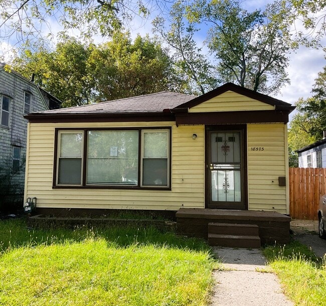 Building Photo - 18573 Riverview