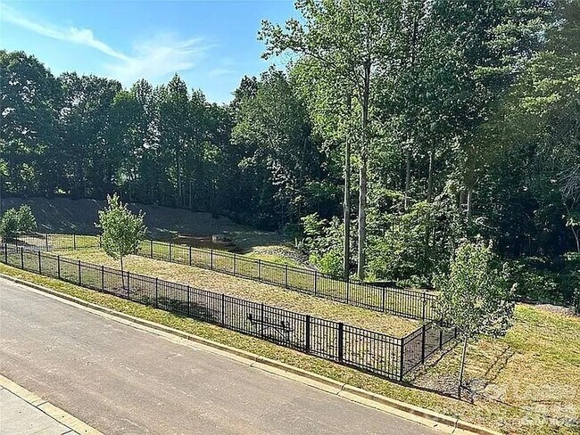 Foto del edificio - 108 Glencoe Ln