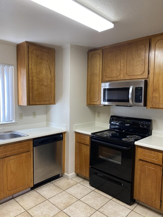 Building Photo - 1809 La Corunna Pl