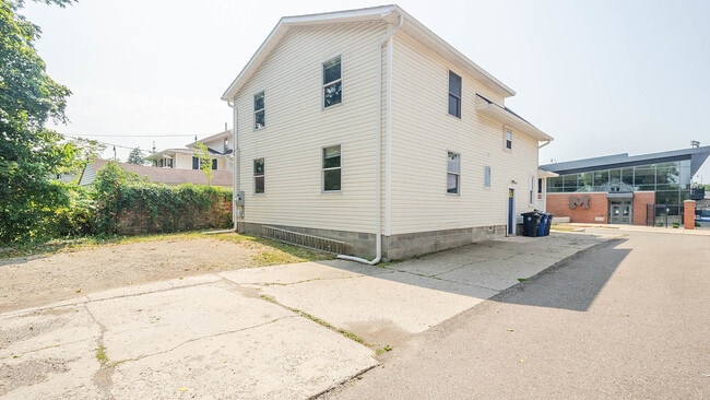 Foto del edificio - 1441 S State St