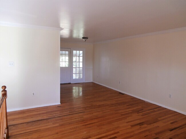 Building Photo - 2052 Cabot Ct