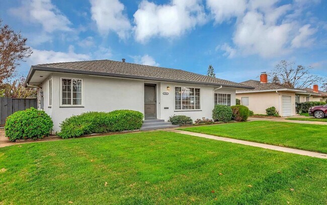 Building Photo - 478 La Sierra Way