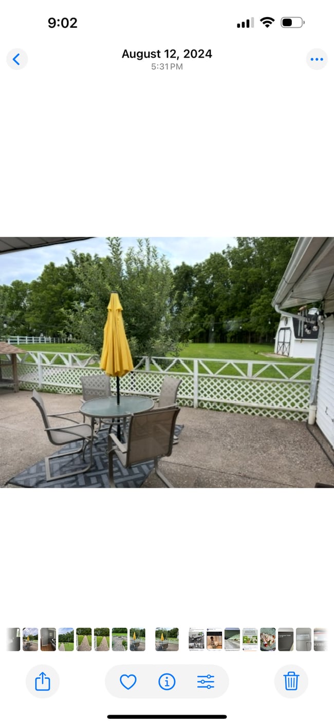 Fenced in area - 10635 Loop Rd