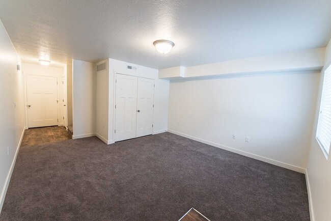 Building Photo - 212 E 700 N