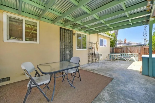 Foto del edificio - 6229 Donnelly Ln