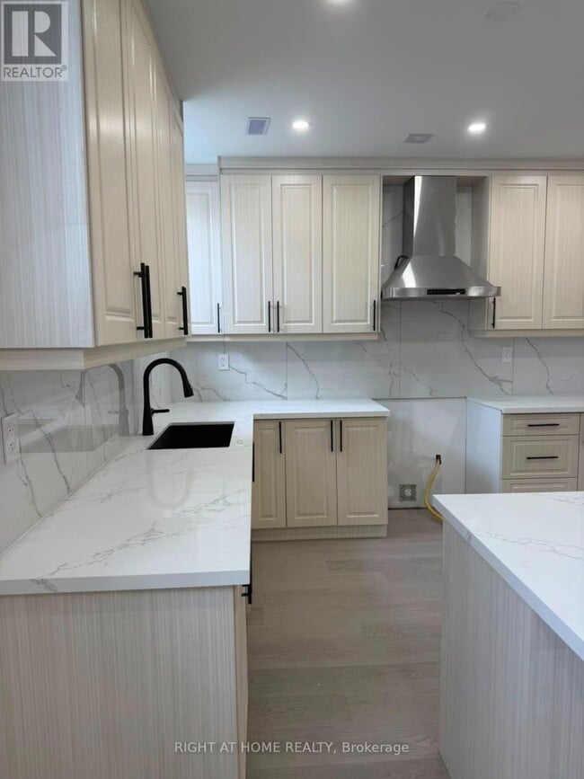Building Photo - 2 Chesney Cres
