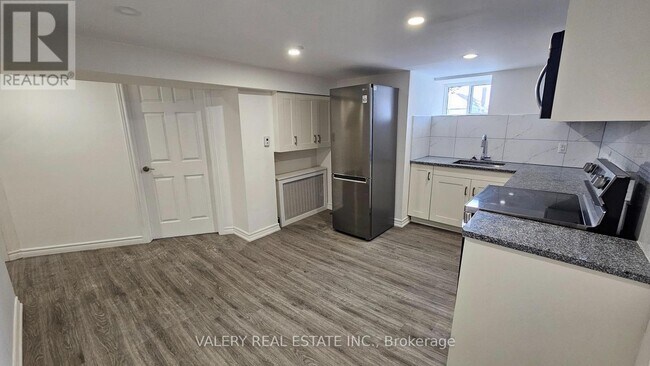 Photo du bâtiment - 55 Richardson Ave