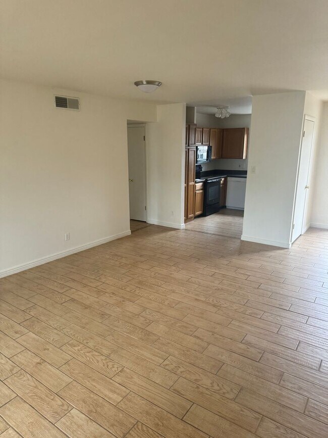 Foto del edificio - Pineview Village Condo for Rent_Available NOW