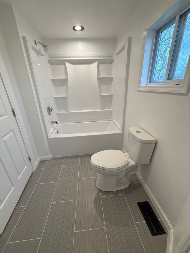 Building Photo - 421 2nd St