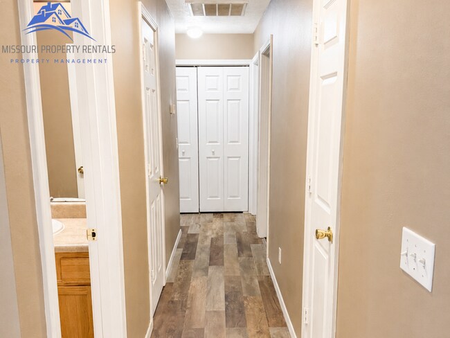Building Photo - 5005 Peach Dr