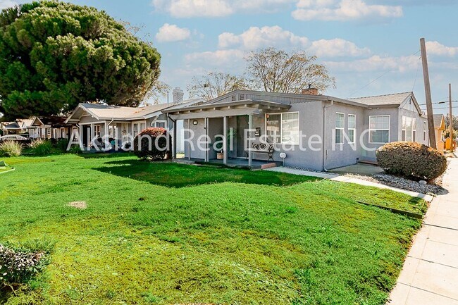 Building Photo - Manteca