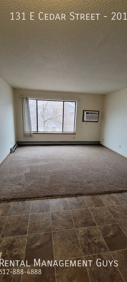 Building Photo - 4 bedroom 2 bathroom on second floor for 1...