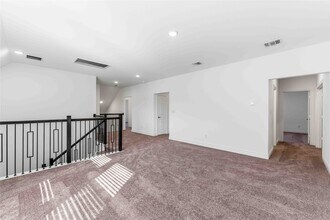 Building Photo - 3710 Highcliffe Dr