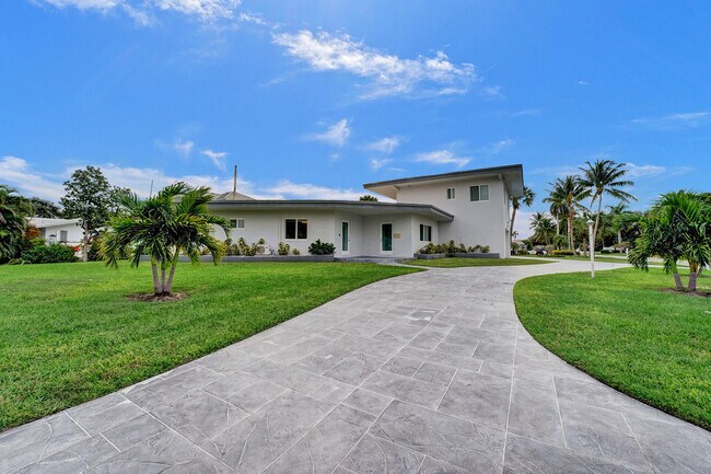 Foto del edificio - 2812 NE 27th St