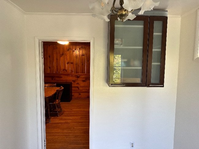 Building Photo - 10842 Saticoy St