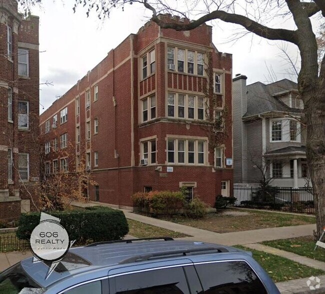 Building Photo - 1333 W Carmen Ave