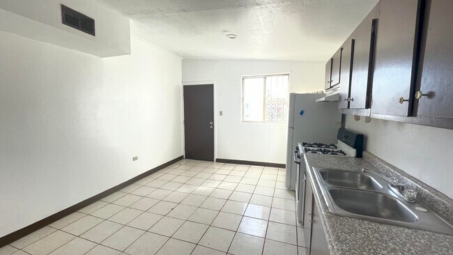 Foto del edificio - 605 Meadow Rd